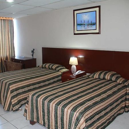 Hotel La Torre Гуаякуил Екстериор снимка