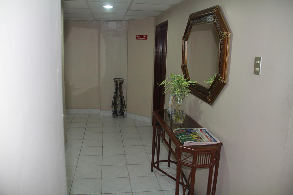 Hotel La Torre Гуаякуил Екстериор снимка