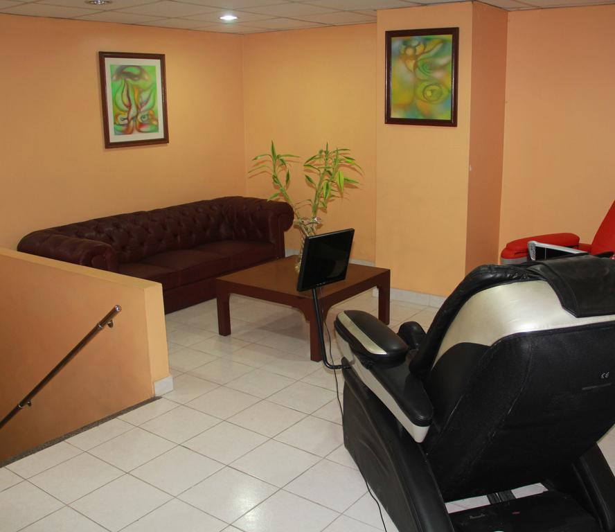 Hotel La Torre Гуаякуил Екстериор снимка