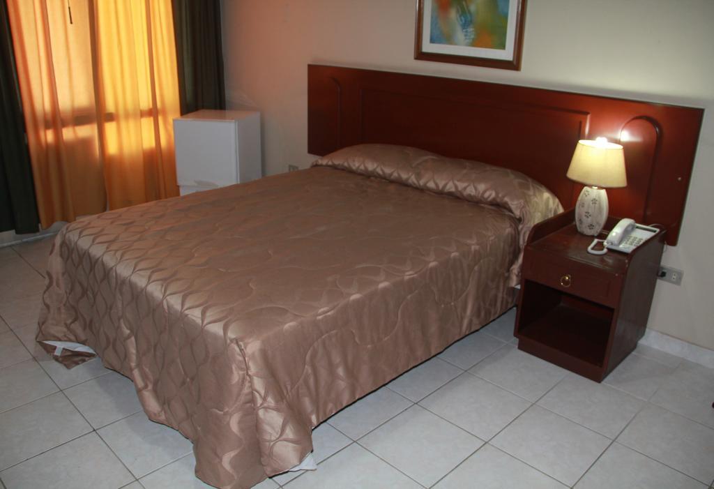 Hotel La Torre Гуаякуил Екстериор снимка