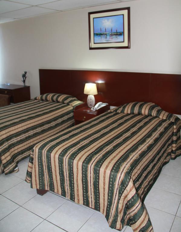 Hotel La Torre Гуаякуил Екстериор снимка