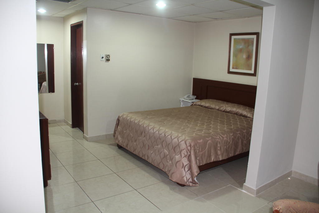 Hotel La Torre Гуаякуил Екстериор снимка