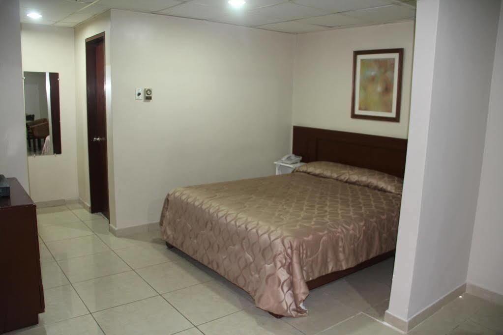 Hotel La Torre Гуаякуил Екстериор снимка
