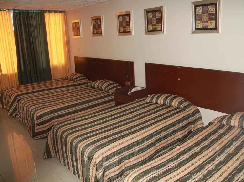 Hotel La Torre Гуаякуил Екстериор снимка